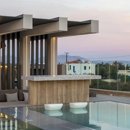 Grand Aqua Luxury By Mintzi * غينادي