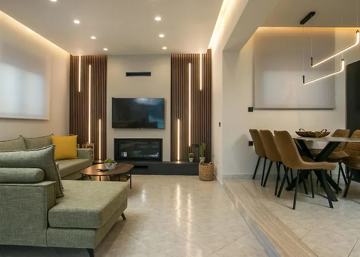 Grand Aqua Luxury By Mintzi غينادي