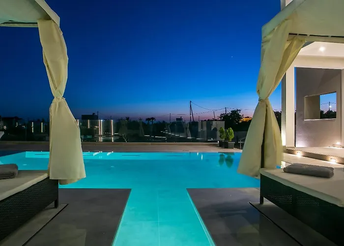 Grand Aqua Luxury By Mintzi فيلة *