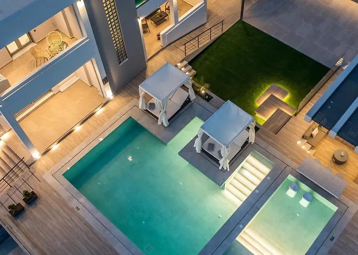 فيلة Grand Aqua Luxury By Mintzi *