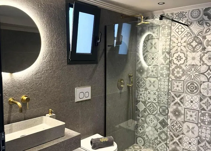 Grand Aqua Luxury By Mintzi غينادي