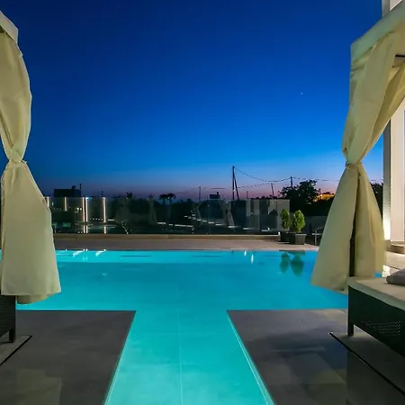 Grand Aqua Luxury By Mintzi Villa *