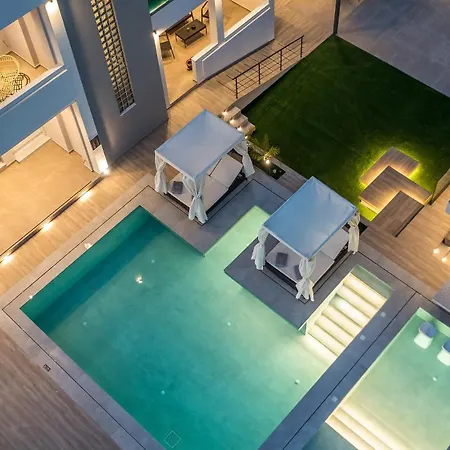 Villa Grand Aqua Luxury By Mintzi *