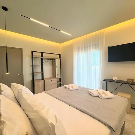 Grand Aqua Luxury By Mintzi Jenádi