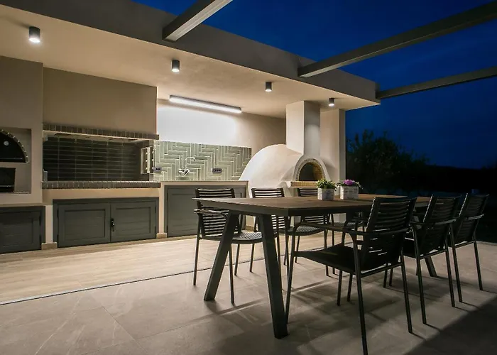 Grand Aqua Luxury By Mintzi *