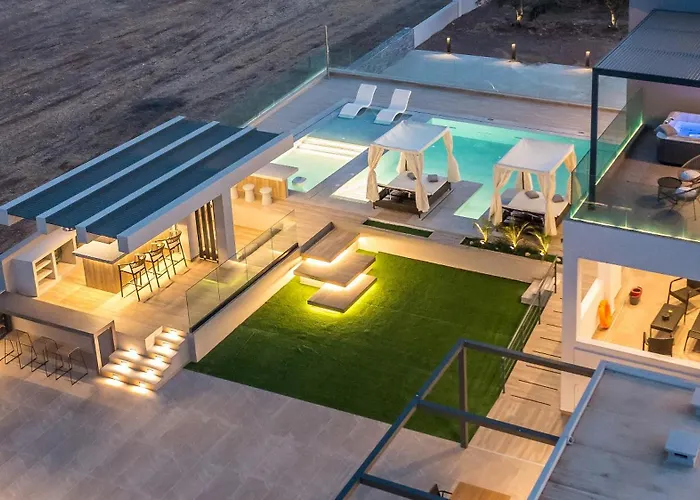 Villa Grand Aqua Luxury By Mintzi *