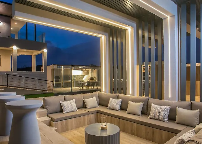 Grand Aqua Luxury By Mintzi *