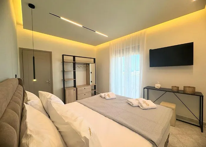 Grand Aqua Luxury By Mintzi Jenádi