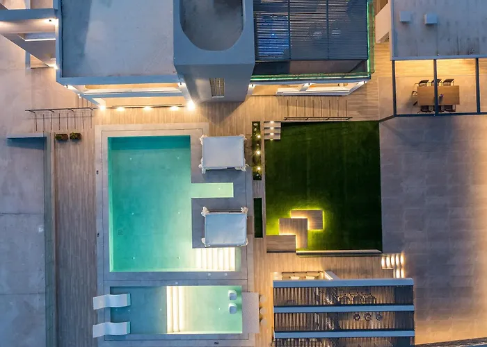 Grand Aqua Luxury By Mintzi