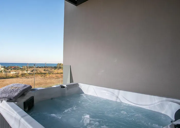 Grand Aqua Luxury By Mintzi *