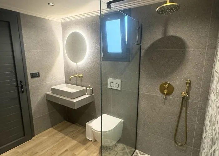 Grand Aqua Luxury By Mintzi Jenádi