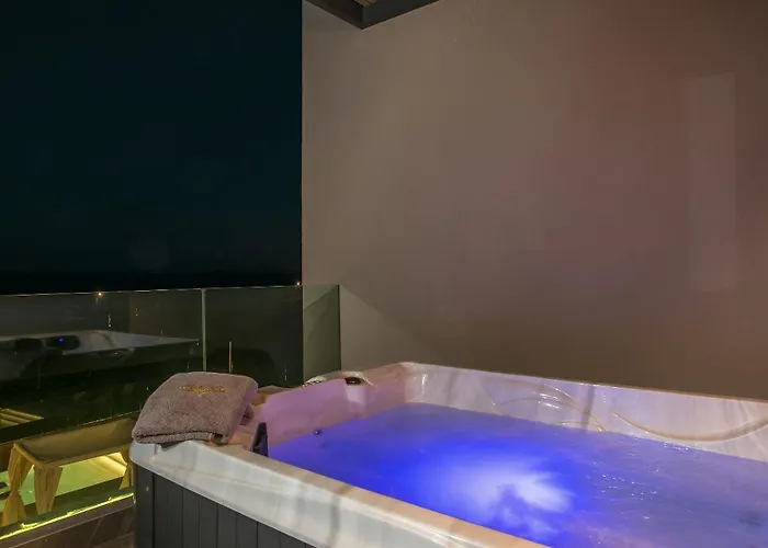 Grand Aqua Luxury By Mintzi * Gennadi