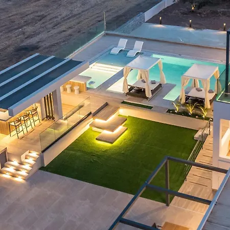 Villa Grand Aqua Luxury By Mintzi *