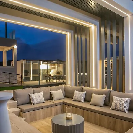 Grand Aqua Luxury By Mintzi *