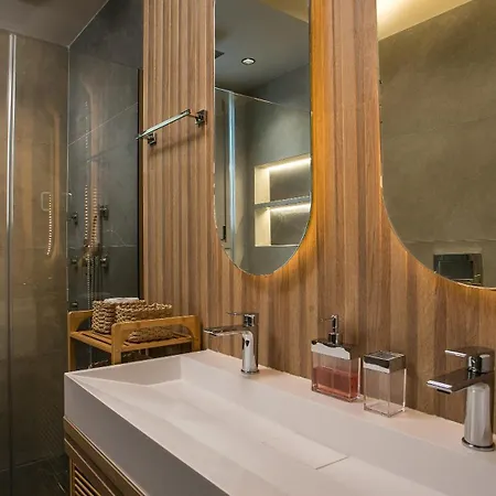 Villa Grand Aqua Luxury By Mintzi