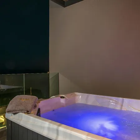 Grand Aqua Luxury By Mintzi * Gennadi